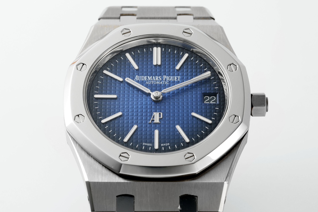 Royal Oak 39mm 15202IP Titanium ZF 1:1 Best Edition Gradient Blue Textured Dial on SS Bracelet A2121 V2