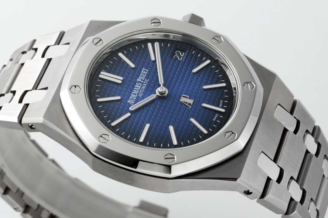 Royal Oak 39mm 15202IP Titanium ZF 1:1 Best Edition Gradient Blue Textured Dial on SS Bracelet A2121 V2