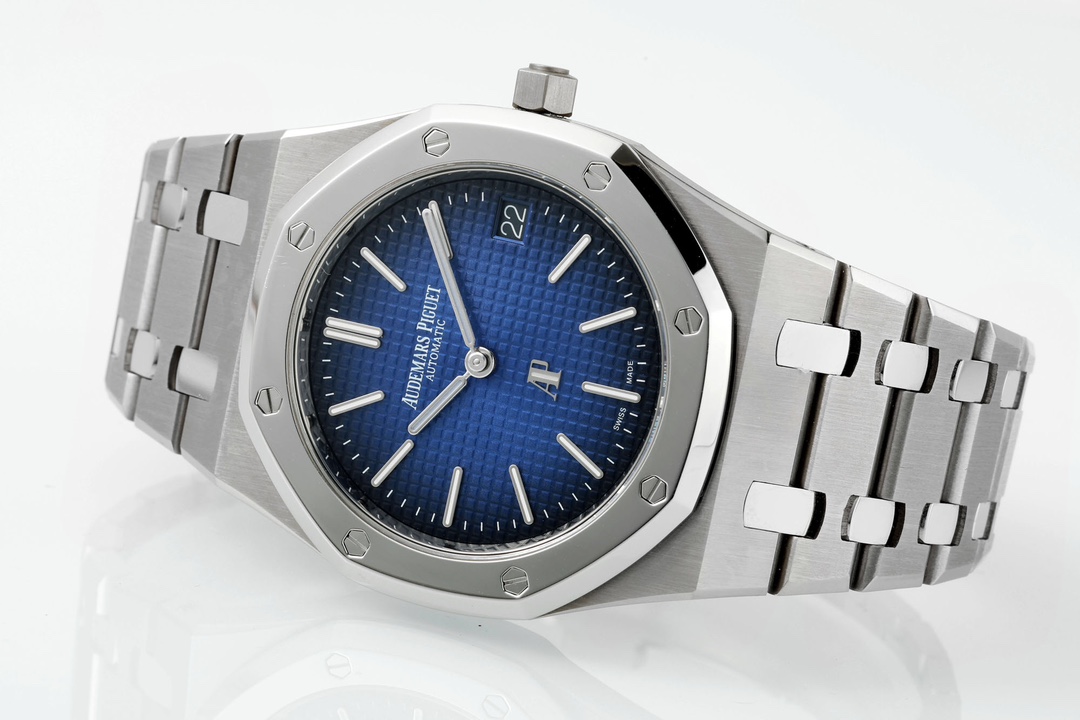 Royal Oak 39mm 15202IP Titanium ZF 1:1 Best Edition Gradient Blue Textured Dial on SS Bracelet A2121 V2