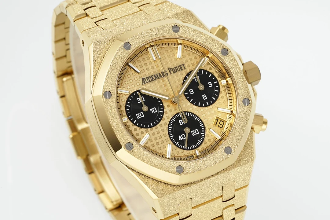 Royal Oak Chrono 26240BA Frosted 41mm YG/YG Gold/Blk Dial?
