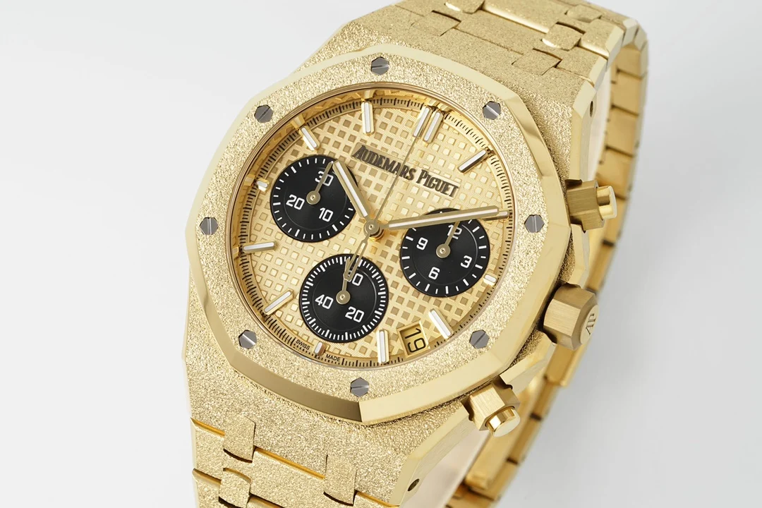 Royal Oak Chrono 26240BA Frosted 41mm YG/YG Gold/Blk Dial?