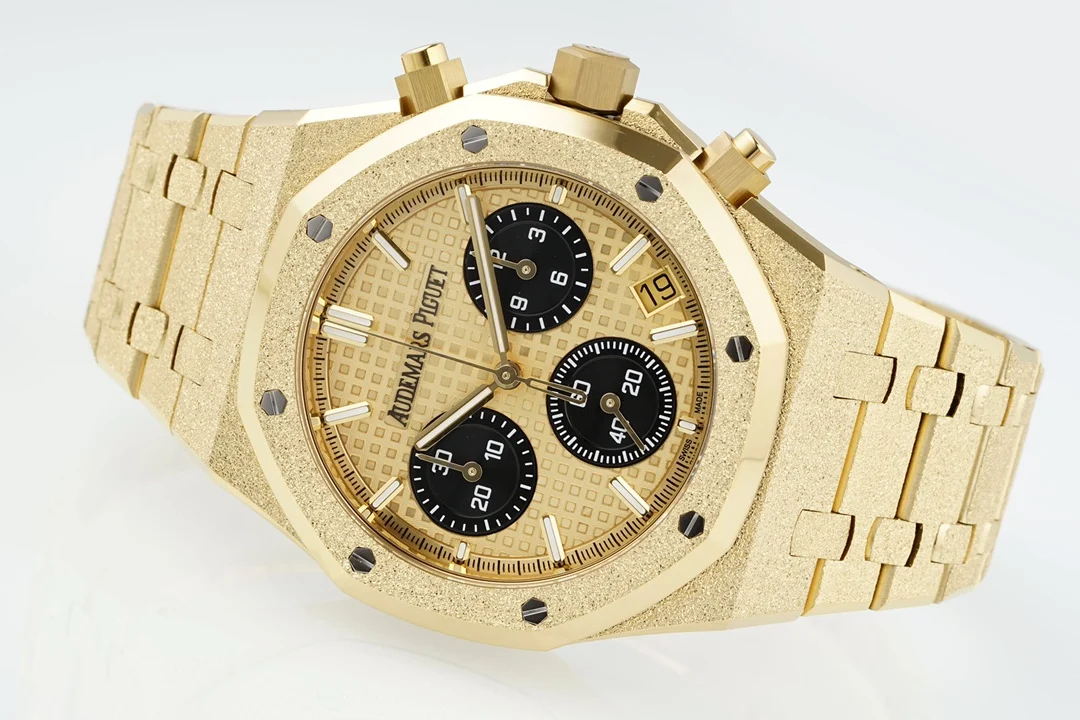 Royal Oak Chrono 26240BA Frosted 41mm YG/YG Gold/Blk Dial?