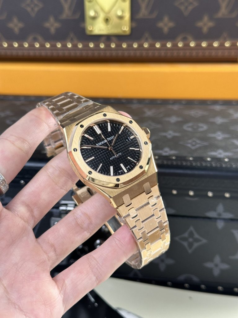 Audemars Piguet Royal Oak 15400OR 41mm with Black Dial