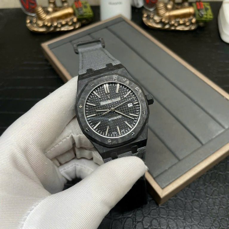 Audemars Piguet Royal Oak 15400 41mm with Carbon Dial