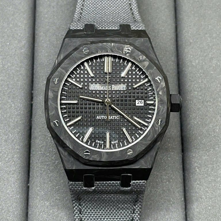 Audemars Piguet Royal Oak 15400 41mm with Carbon Dial