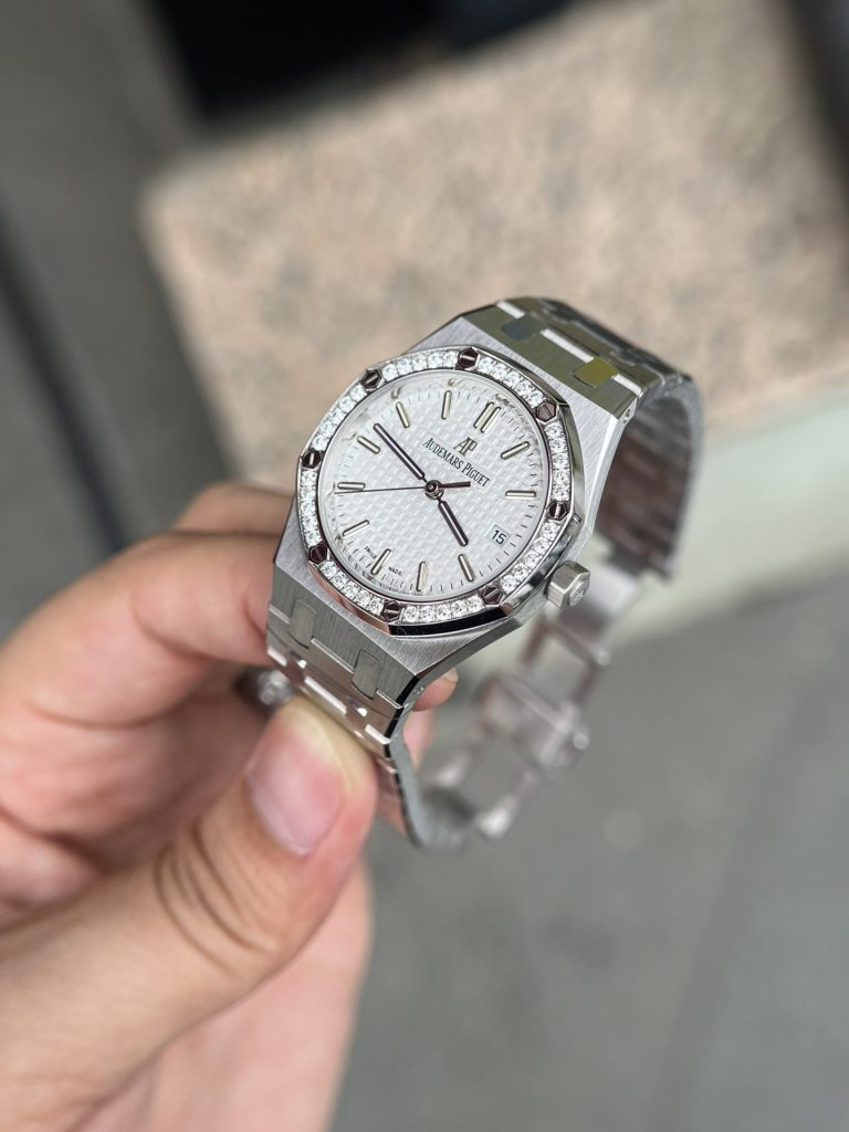 Audemars Piguet Royal Oak 34mm with White Dial and Metal Wire Bracelet