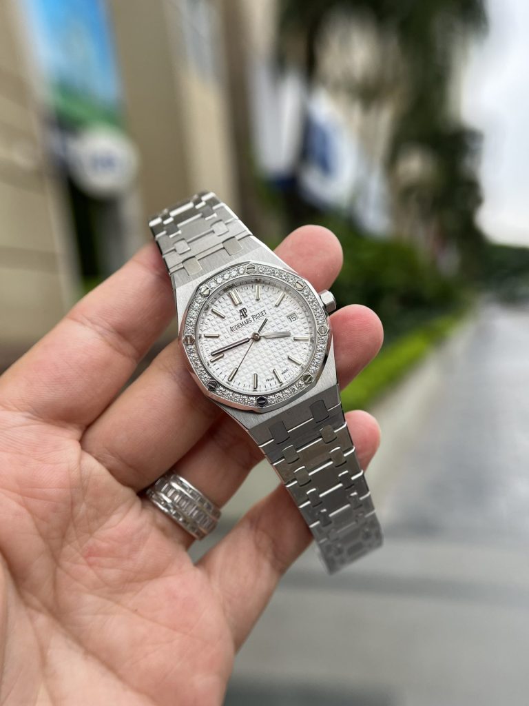 Audemars Piguet Royal Oak 34mm with White Dial and Metal Wire Bracelet