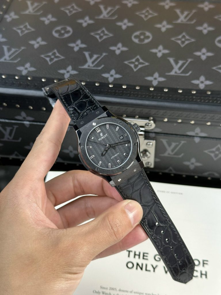 Hublot Classic Fusion Refined Ceramic Carbon Dial 42mm