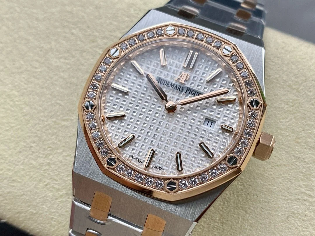 Audemars Piguet Royal Oak Quartz Ref. 67651SR.ZZ.1261SR.01 Super Clone
