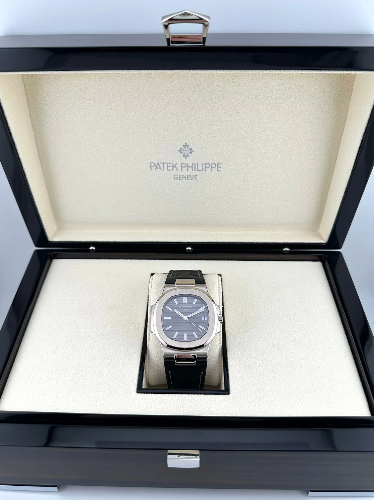 Nautilus 5711 40mm 3KF 1:1 Best Edition Grey Dial on Black Leather Strap A324 Super Clone