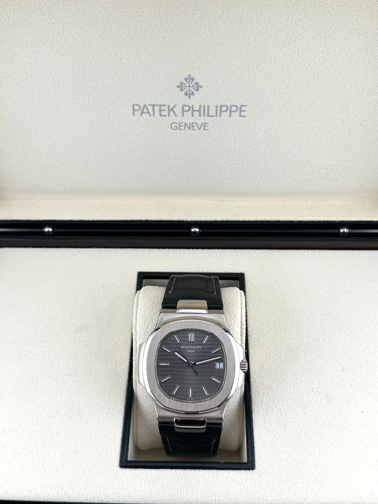 Nautilus 5711 40mm 3KF 1:1 Best Edition Grey Dial on Black Leather Strap A324 Super Clone
